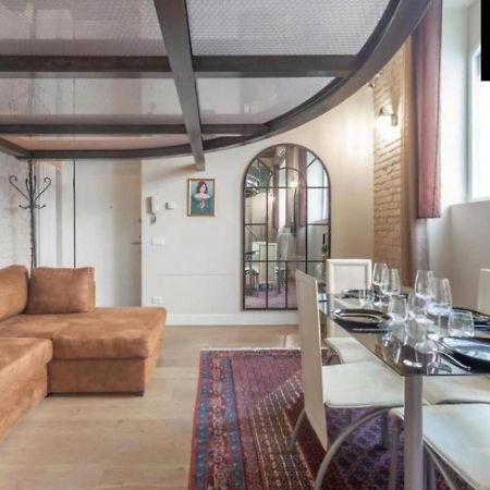 Eccelso Lägenhet Milano Exteriör bild